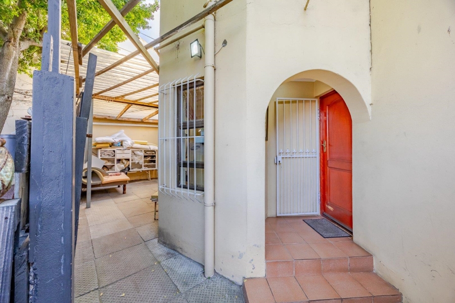 8 Bedroom Property for Sale in Lakeside Western Cape